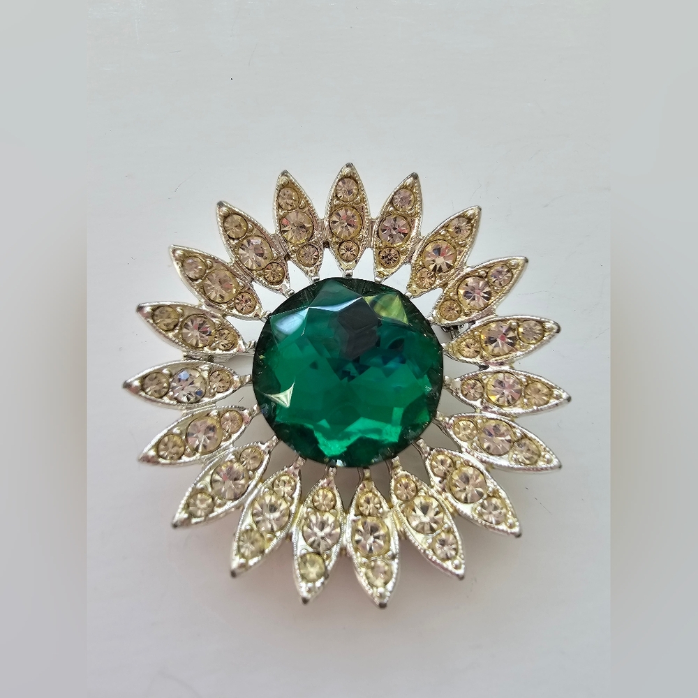 Vintage Signed Sarah Coventry Sunburst Brooch - Emerald Green & Rhinestones